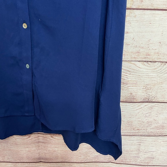 NWT Fever Womens Blue Sharkbite Hem Sleeveless Blouse Size Small - Picture 2 of 4